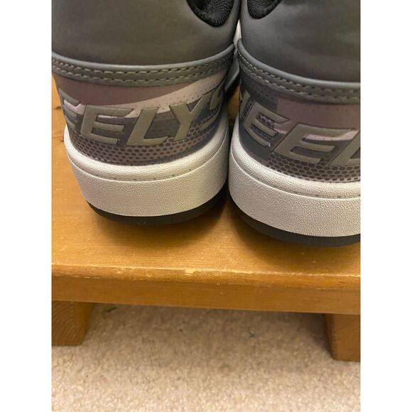 Youth Heelys – Black & Gray – Size 3 – New in Box - Picture 6 of 10